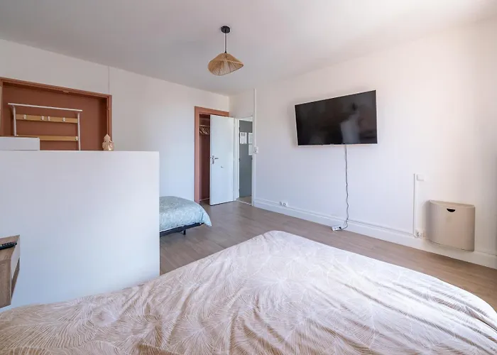 Le Julie -spacieux - 5 Pers' - 3 Beds - Gare 500m