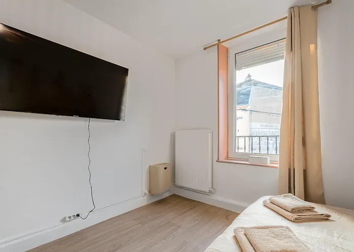 Le Julie -spacieux - 5 Pers' - 3 Beds - Gare 500m Апартаменты *