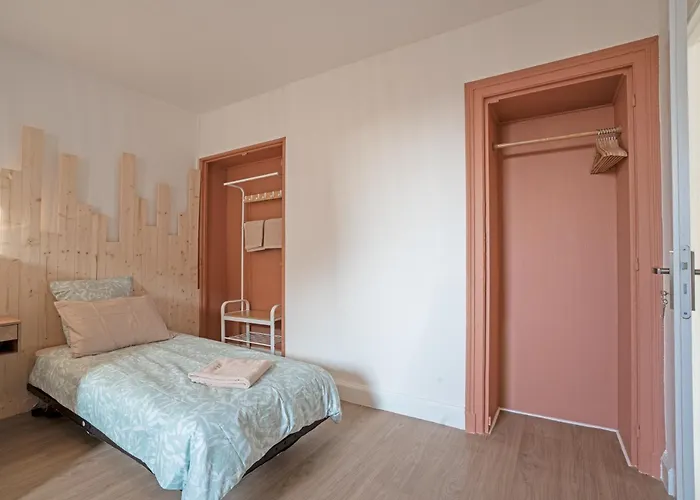 Le Julie -spacieux - 5 Pers' - 3 Beds - Gare 500m Lägenhet