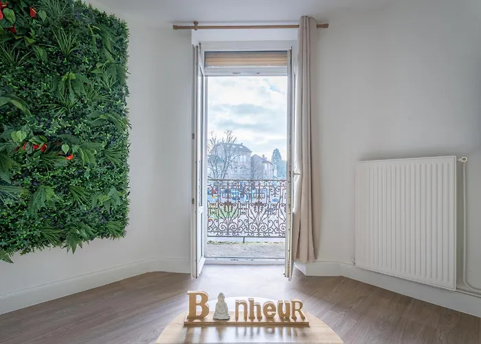 Le Julie -spacieux - 5 Pers' - 3 Beds - Gare 500m *